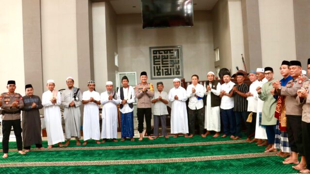 Kapolres Takalar Sambangi Jemaah Masjid Nurul Falah, Ajak Warga Jadi Mitra Jaga Keamanan